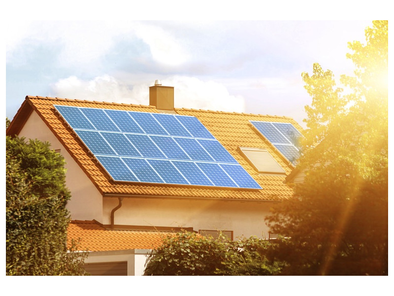 Így lehet napelem telepítésénél a kábeleket átvezetni a tetőn
