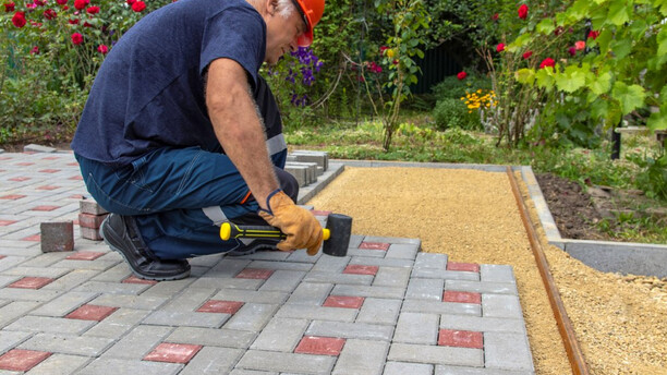 Mitől függ a térkő ár, és hogyan spórolhatunk rajta?