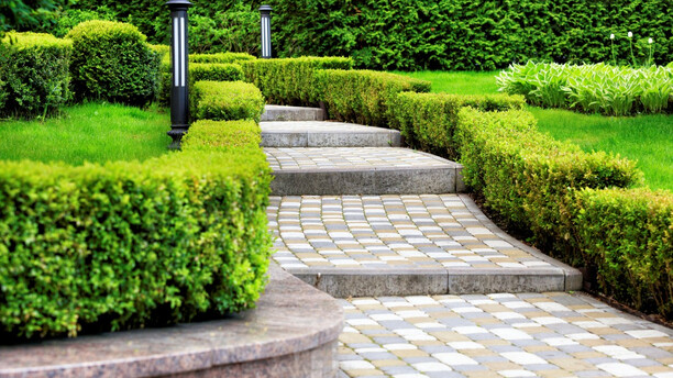 A térkő lépcső építés egyes lépései