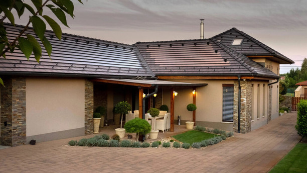 Napelemes tetőcserép segíti otthonod energiahatékonyságát  A Terrán saját fejlesztésű Generon napelemes tetőcserepei lényegében önálló szolárpanelként működnek.