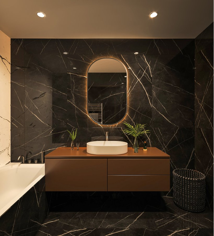 luxus érzetét keltő elegáns, márvány hatású fürdőszoba 2024 lakberendezési trendjének megfelelően