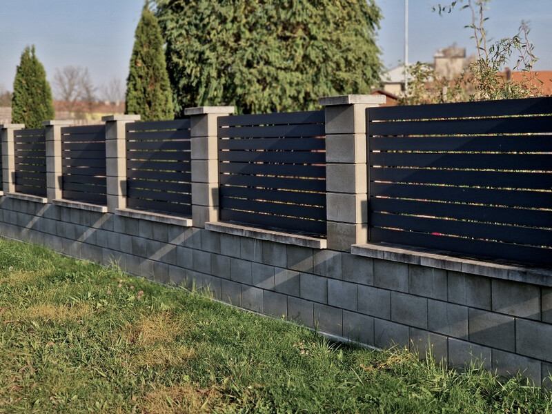 Betonból készült kerítéselemek: ezért érdemes mellettük dönteni