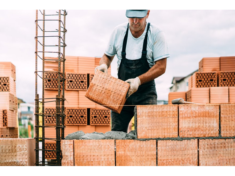 hagyományos kerámia tégla fal A kerámiatégla közismert, nagy hagyományokkal rendelkező építőanyag, kedvelt falaóanyag, falazatok gyakran készülnek téglából, mert a téglaház ma is közkedvelt