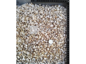 Scherf márványzúzalék aranyokker 8-12 mm, 25 kg