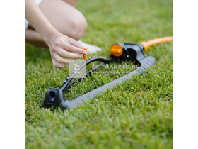 Fiskars Oszcilláló esőztető, fém talp Fiskars Oszcilláló esőztető, fém talp