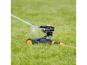 Fiskars Impulzusos esőztető, fémből, kerekekkel Fiskars Impulzusos esőztető, fémből, kerekekkel