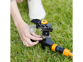 Fiskars Impulzusos esőztető, fémből, kerekekkel Fiskars Impulzusos esőztető, fémből, kerekekkel