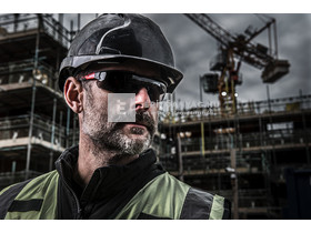 Milwaukee védőszemüveg sötétített, párásodásmentes Milwaukee védőszemüveg sötétített, párásodásmentes