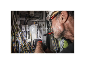 Milwaukee IRPL250 USB újratölthető zseblámpa, 250 lumen Milwaukee IRPL250 USB újratölthető zseblámpa, 250 lumen