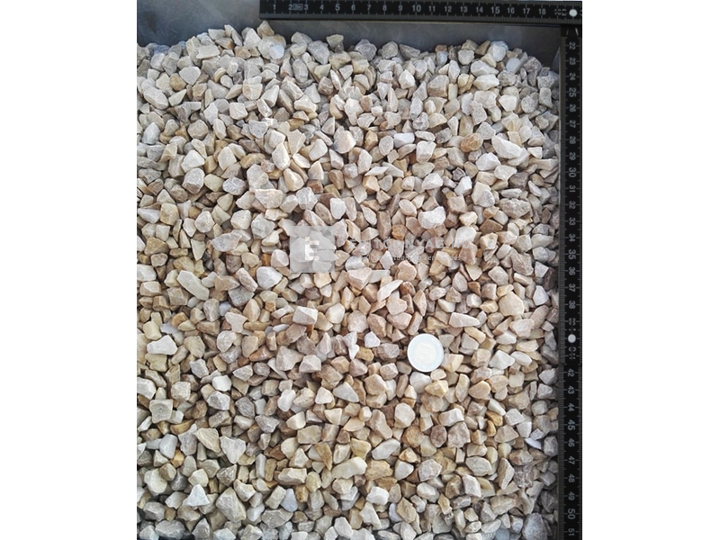 Scherf márványzúzalék aranyokker 8-12 mm, 25 kg