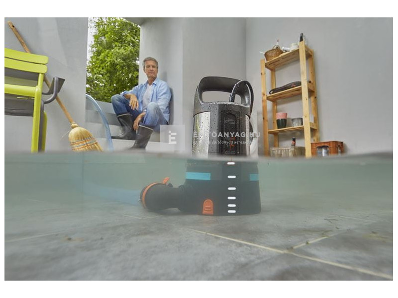 Gardena merülőszivattyú tiszta vízhez 11000 Aquasensor