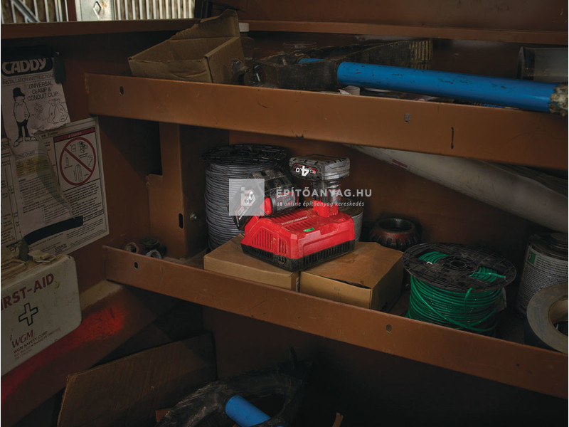 Milwaukee M12-18FC gyorstöltő