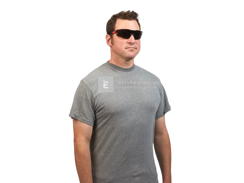 Milwaukee védőszemüveg sötétített