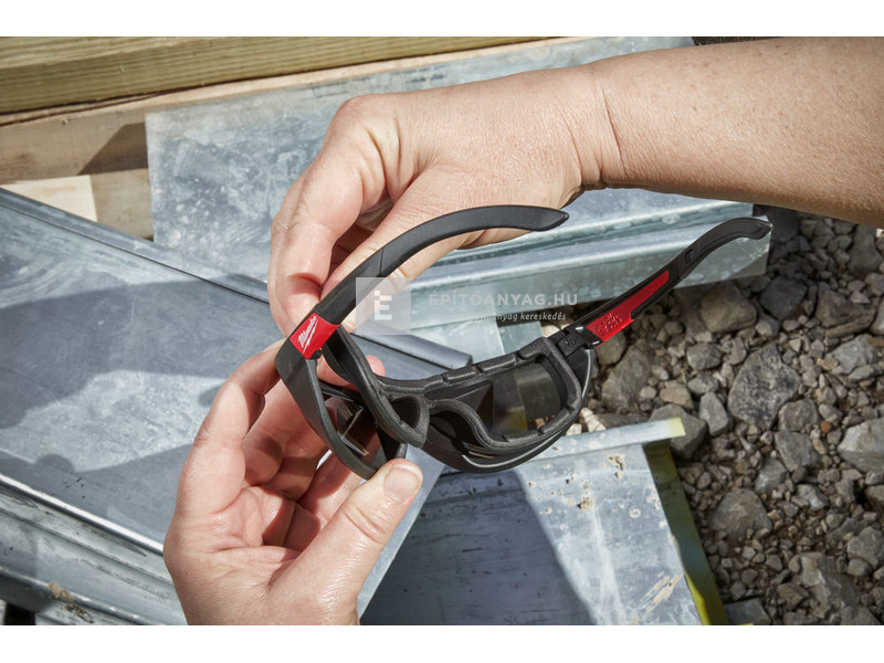 Milwaukee Prémium védőszemüveg tömítéssel sötétített-polarizált