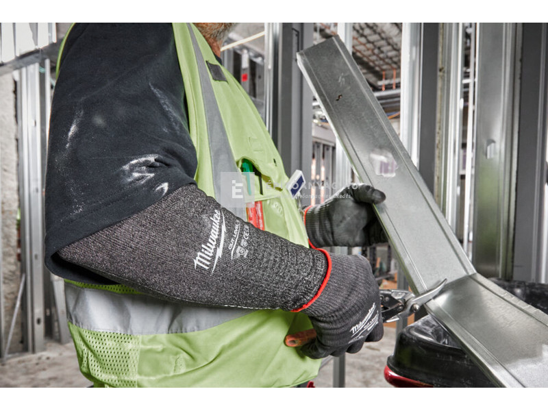 Milwaukee vágásbiztos alkarvédő, E szint, 40 cm