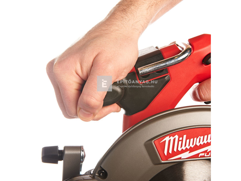 Milwaukee M18CCS55-0X M18 Fuel körfűrész 55 mm vágási mélységgel