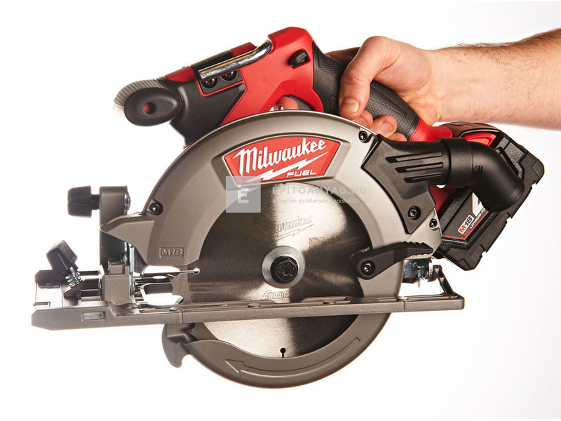 Milwaukee M18CCS55-0X M18 Fuel körfűrész 55 mm vágási mélységgel