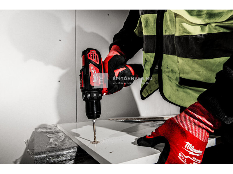 Milwaukee M12BDD-201C fúró-csavarozó