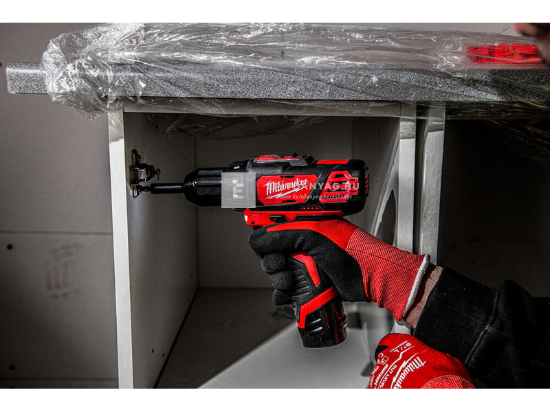 Milwaukee M12BDD-201C fúró-csavarozó