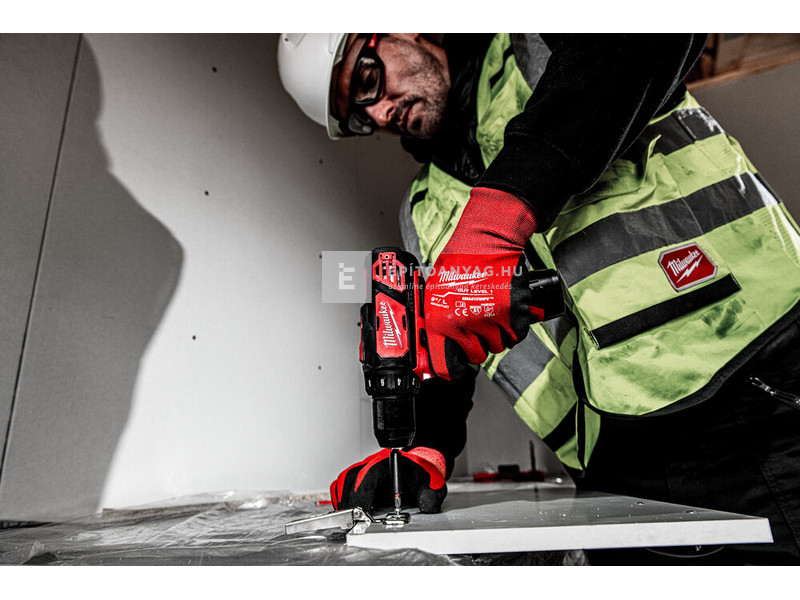 Milwaukee M12BDD-201C fúró-csavarozó