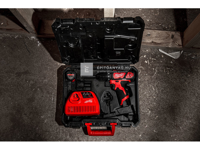 Milwaukee M12BDD-201C fúró-csavarozó