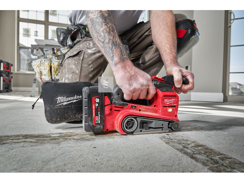 Milwaukee M18FBTS75-0 M18 FUEL™ 75 mm-es szalagcsiszoló