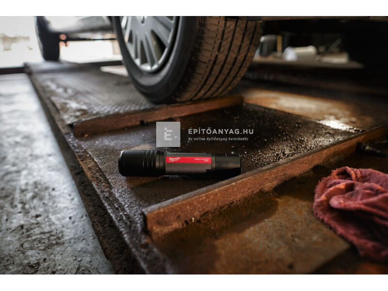 Milwaukee L4FL2000-301 USB újratölthető zseblámpa, 2000 lumen