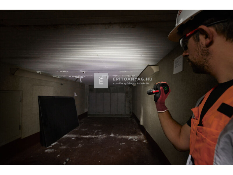 Milwaukee L4FL2000-301 USB újratölthető zseblámpa, 2000 lumen