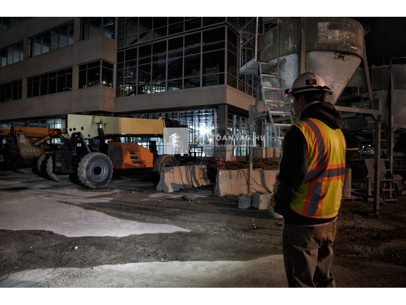 Milwaukee L4HL-301 USB újratölthető fejlámpa