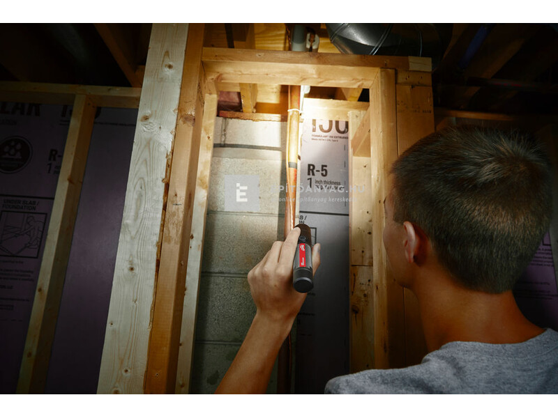 Milwaukee L4FMLED-301 USB újratölthető 800L zseblámpa