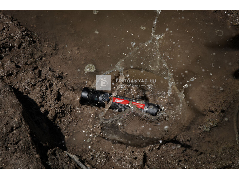 Milwaukee L4FMLED-301 USB újratölthető 800L zseblámpa