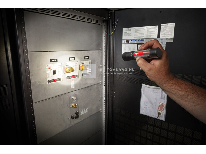 Milwaukee L4FMLED-301 USB újratölthető 800L zseblámpa