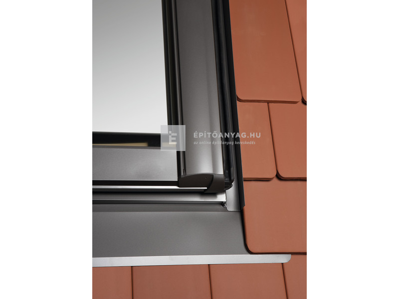 Roto Designo EDR 74x98 cm-es burkolókeret, sík tetőfedő anyaghoz