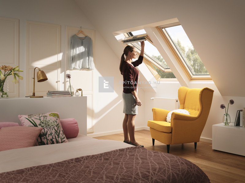 Velux GZL CK02 1051 Standard fa billenő tetőtéri ablak, felső kilincs 55x78 cm